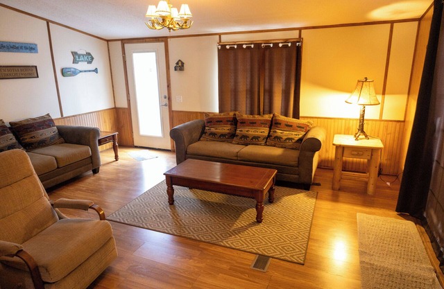 Remodeled Cottage 4 at the King Creek Lodge and Marina