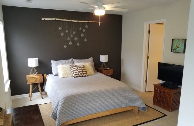 Renovated 3BR/2 BA Home in Summerville SC, Large Kitchen, Fenced In BackYard