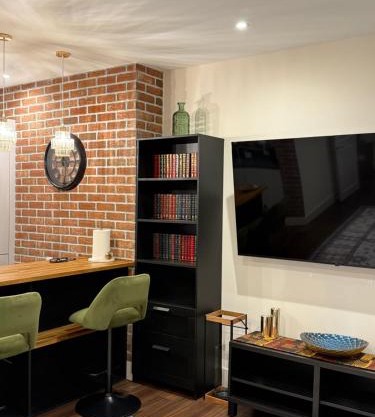 Renovated Charm - London Hideaway