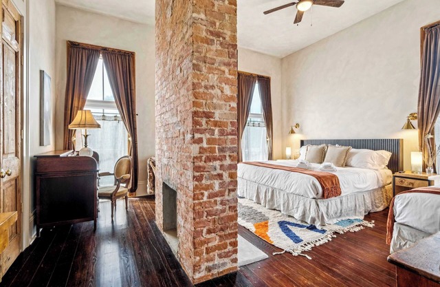 Renovated Eclectic Villa 5br| 6ba