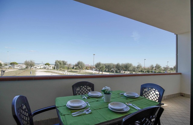 Residence in residence on the seafront with terrace with barbecue and private garden