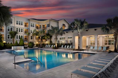 Resort Style - POOL View - HOTUB - Moffitt - Pet - Mid Term Rental - Gated - Gym - Wifi - USF - Elevators - Long Stay - WT1
