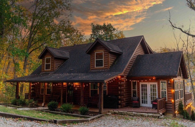 Retreat at the Cave - Hocking Hills Cabin