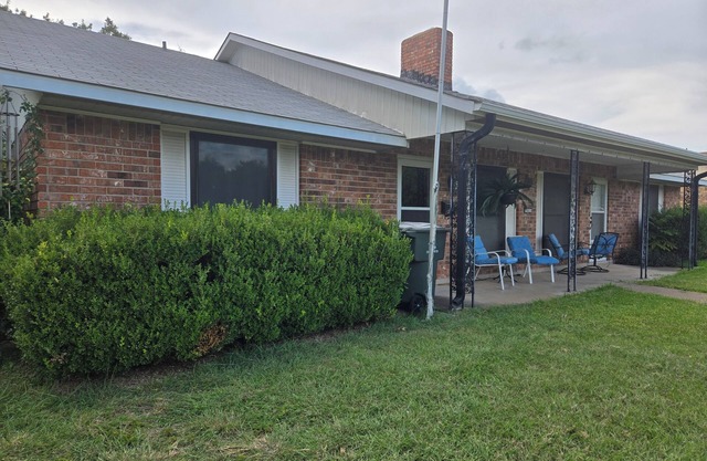 Retro Duplex 2-bedroom in Temple fully furnished for remote workers.