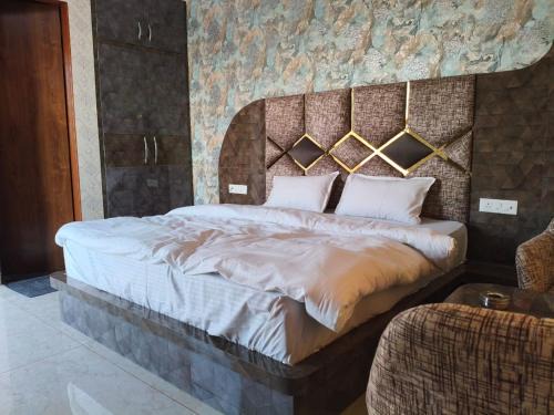 RG PALACE HOTEL Dehmi kalan bagru