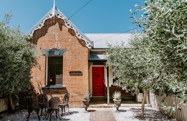 Riddell Cottage - A Federation Hideaway in Town