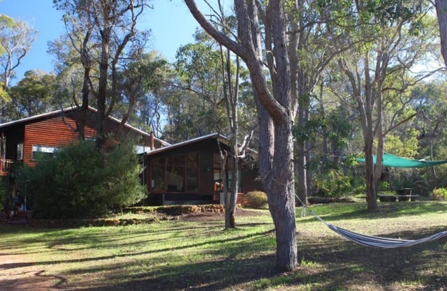 Rivendell Lodge, Luxury lodge located in a vineyard with onsite Tennis Court