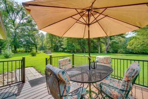 Riverfront Cabin - 6 Mi to Great Smoky Mtns NP!