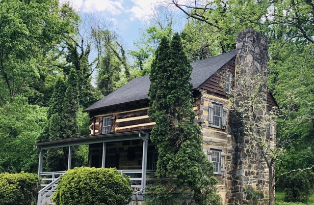 Riverfront Cabin! Farm, Fireplaces, Trail & Kayaks
