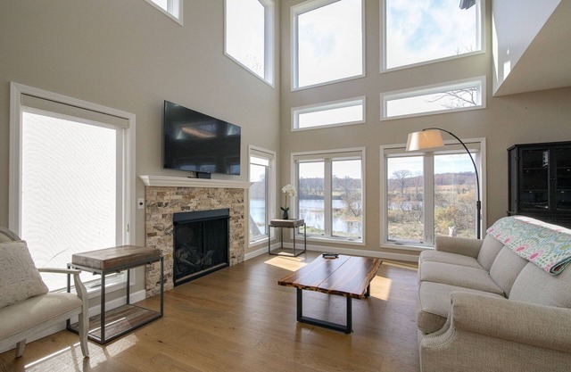 Riverfront Cotter Home: Close to Trout Fishing!