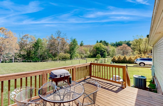 Riverfront home with a large yard, fireplace, deck, & washer/dryer