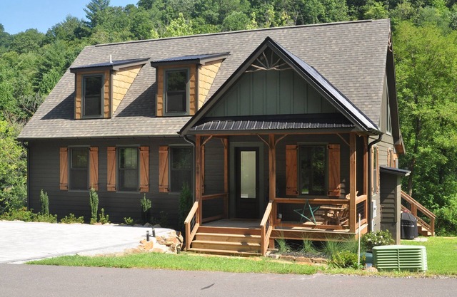 Riverfront on the Tuck! Close to WCU