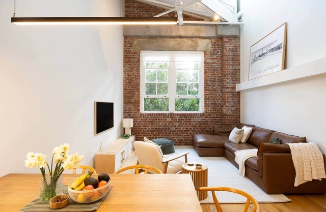 Riverside Woolstore 2B Park Pool