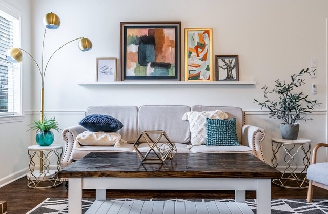 Rock City Crash Pad - Cozy Space w/Stylish Design