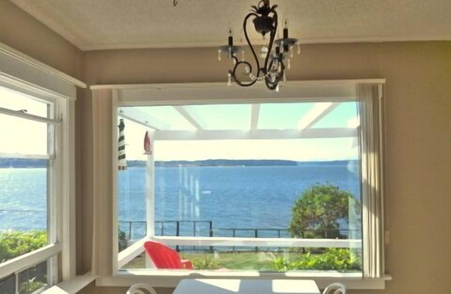 Romantic Beach Front Getaway... private yet close to all amenities.