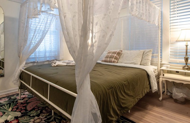 Romantic Dundee House