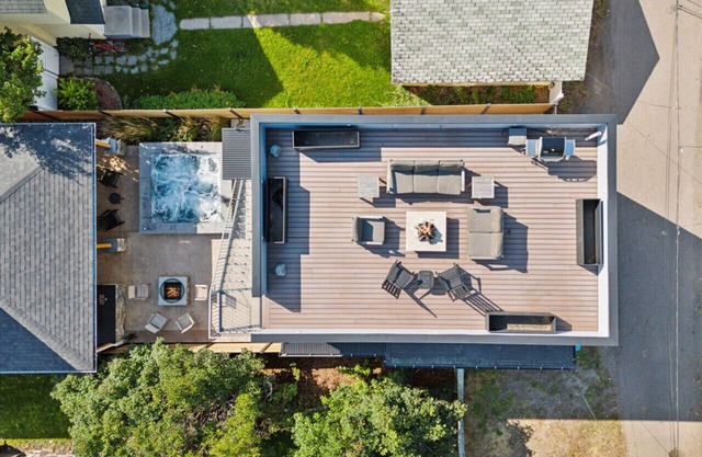 *Rooftop Guest House w/Hot Tub*