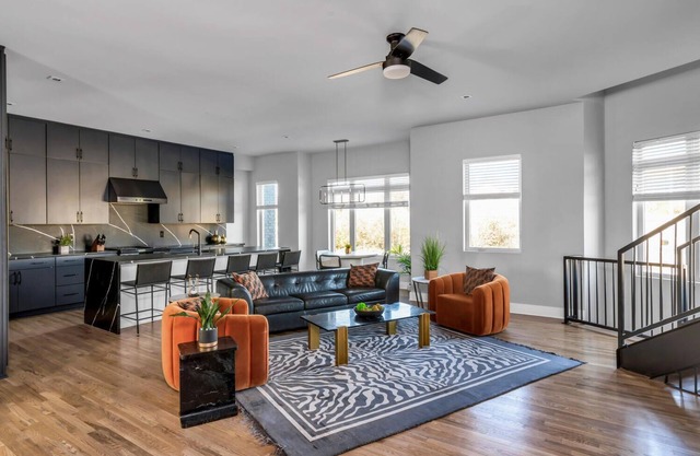 Rooftop w/Skyline Views-15 Min to Broadway-Luxury