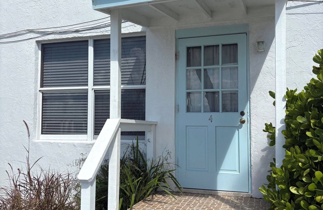 Room #4 in Charming hotel in delightful Islamorada with AC