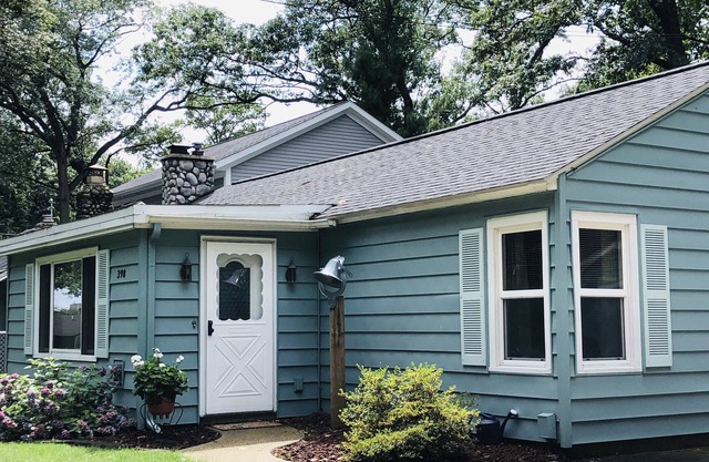 Roomy 3 bedroom only 1 mile to Holland St. Park