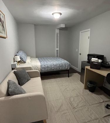 Roslyn Room 2 Private Entrance and Bathroom