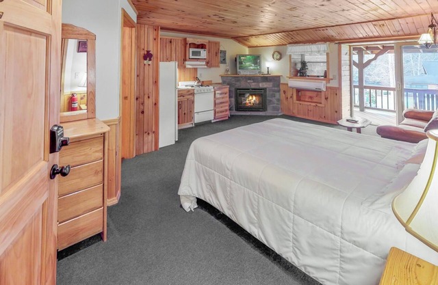 Rough Cut Lodge - Suite 2