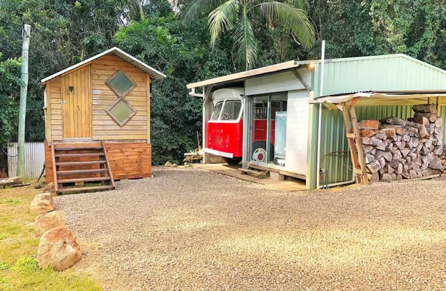Ruby Baby Bus: Unique Glamping Escape with Shower & Kitchenette in Nature