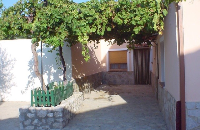 Rural house "casa del cerro III" barbecue fireplace patio 350m, river beach 5min