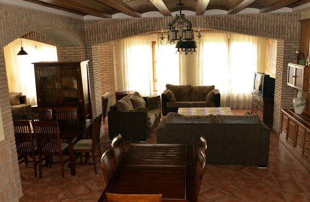 RURAL HOUSE VIEWS TO THE RIVER