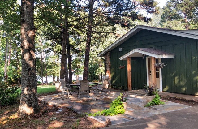 Russellville Lake House- waterfront with private dock