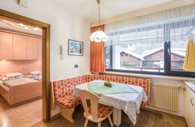 Rustic Apartment near Ski Areas with Wi-Fi, Garden and Terrace