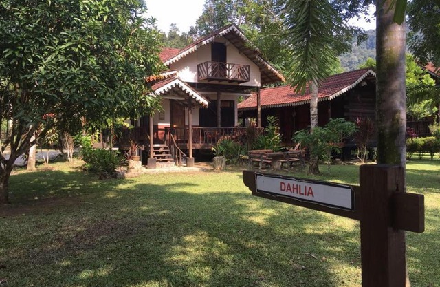 Rustic Chalet - Dahlia n Mawar at Sedim Vista