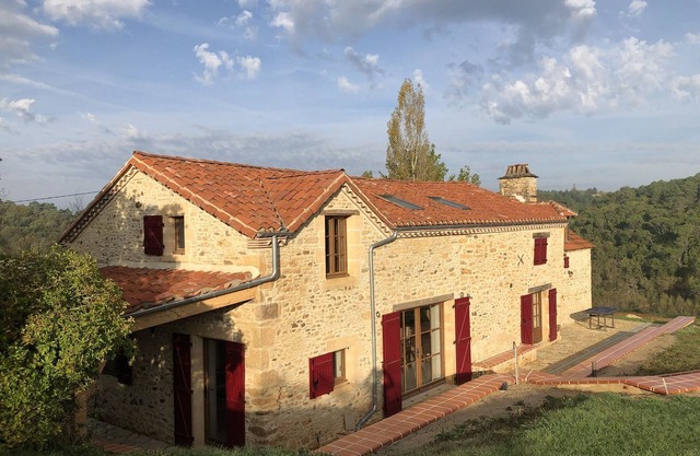 Rustic Farmhouse with Private Pool And Tennis Court