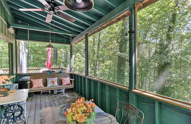 Rustic Hayesville Cabin w/ Fire Pit & Deck!