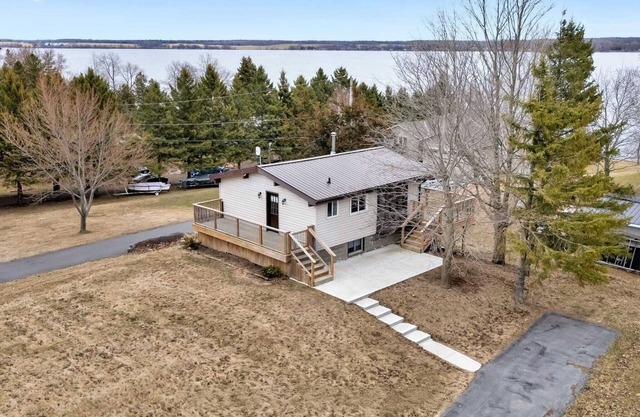 Rustic Waterfront Cottage with Private Dock - Fabulous Fishing and Ice fishing