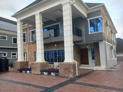 Ruston Castle - 3 bedroom duplex at Carlton Gate Estate