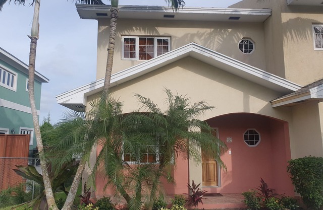 Safe, Serene & Spacious Gated Townhome, Pool