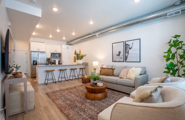 Salt Lake Retreat + Rooftop Hot Tub + Near Ski Resorts