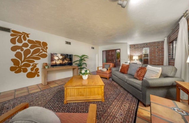 Sam Hughes/U of A/3 BR 2 BA/Carport/Fenced