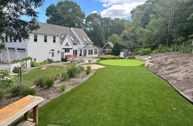 Sandwich golf and chipping green house