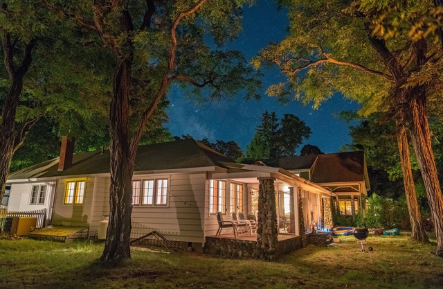 Sandy Beach Cottage on Torch Lake, in Alden