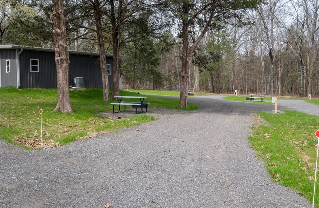 Scenic, Full-Hookup Back-In Campsite Just Outside Nashville!