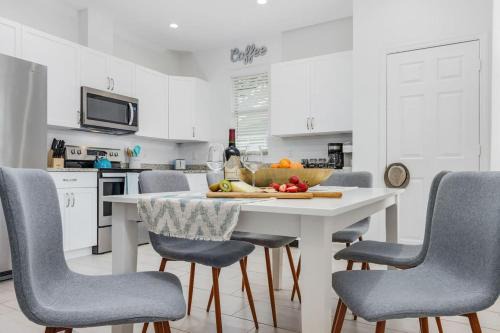 Sea Gem Retreat. Beach.Wine.Dine.Relax.Repeat