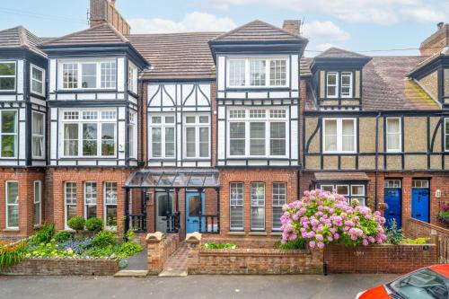 Sea Thrift House by Big Skies Cottages