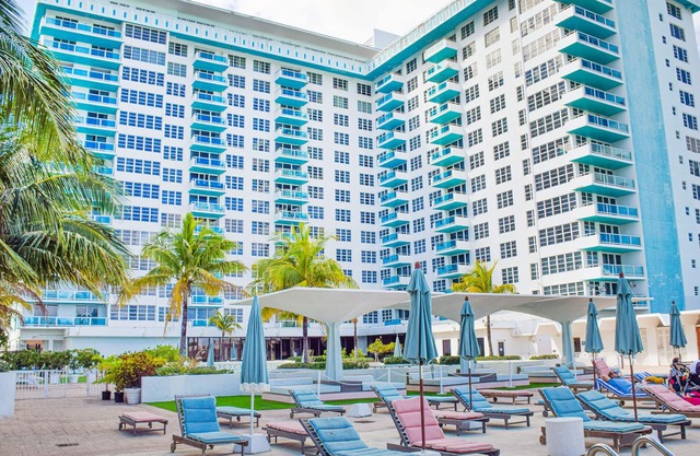 Seacoast Suites on Miami Beach