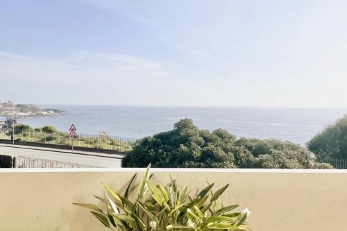 Seafront balcony Aci Castello, Private parking