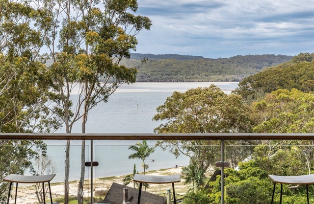 Seashells Lakeside Holiday Perfection