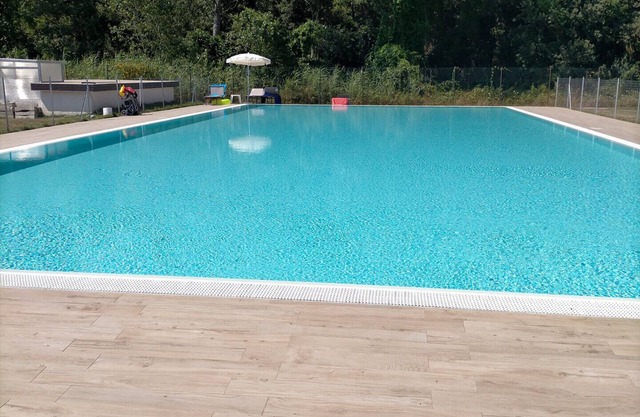 Seaside Flat with Swimming Pool and Private Parking