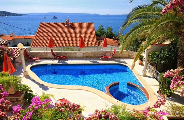 Seaside house with a swimming pool Seget Vranjica, Trogir (K-4329)