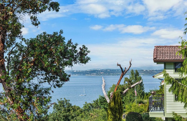 Seaside Place at Dash Point Beach